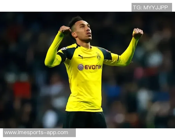 顶级足球球星的成长轨迹与传奇人生揭秘:从草根到世界舞台的辉煌征程 顶级足球球星的成长轨迹与传奇人生揭秘:从草根到世界舞台的辉煌征程