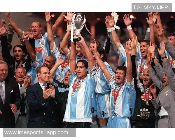 一代球王的传奇岁月与辉煌时刻,回望他为足球世界留下的永恒记忆 一代球王的传奇岁月与辉煌时刻,回望他为足球世界留下的永恒记忆