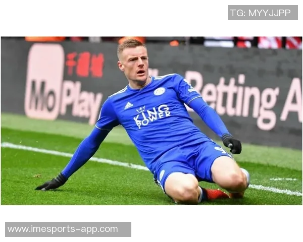 老年足球球星传奇回顾:他们如何在岁月流逝中依旧闪耀绿茵场 老年足球球星传奇回顾:他们如何在岁月流逝中依旧闪耀绿茵场